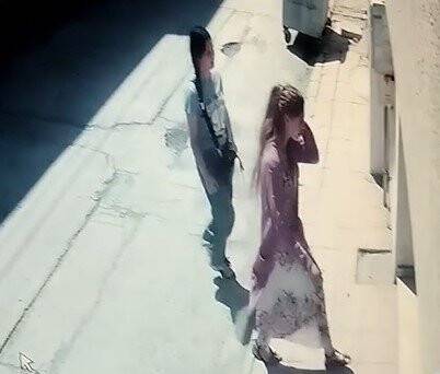 Kapıyı kartla açan hırsızlar, kameraya yakalandı