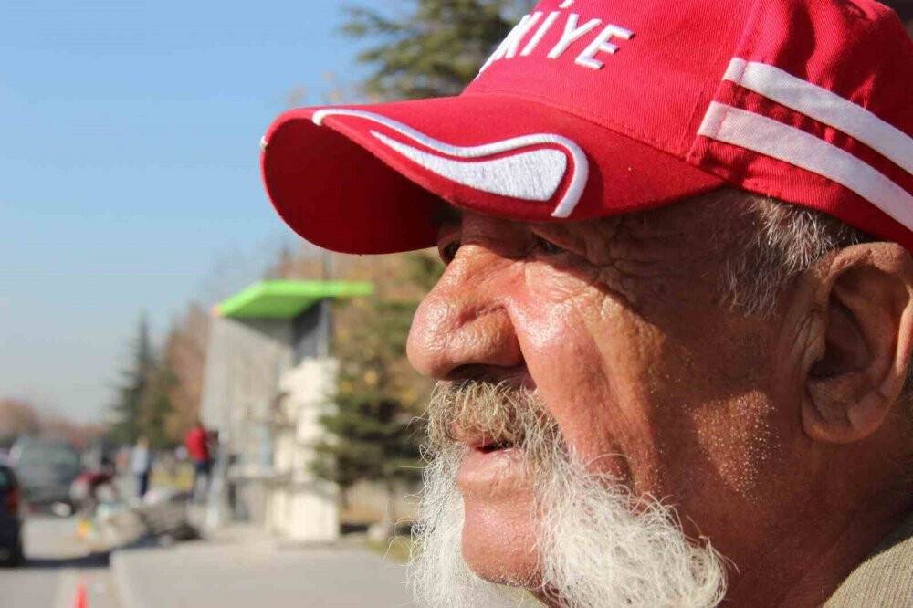 ’Bayrak Dede’ yaşamını yitirdi