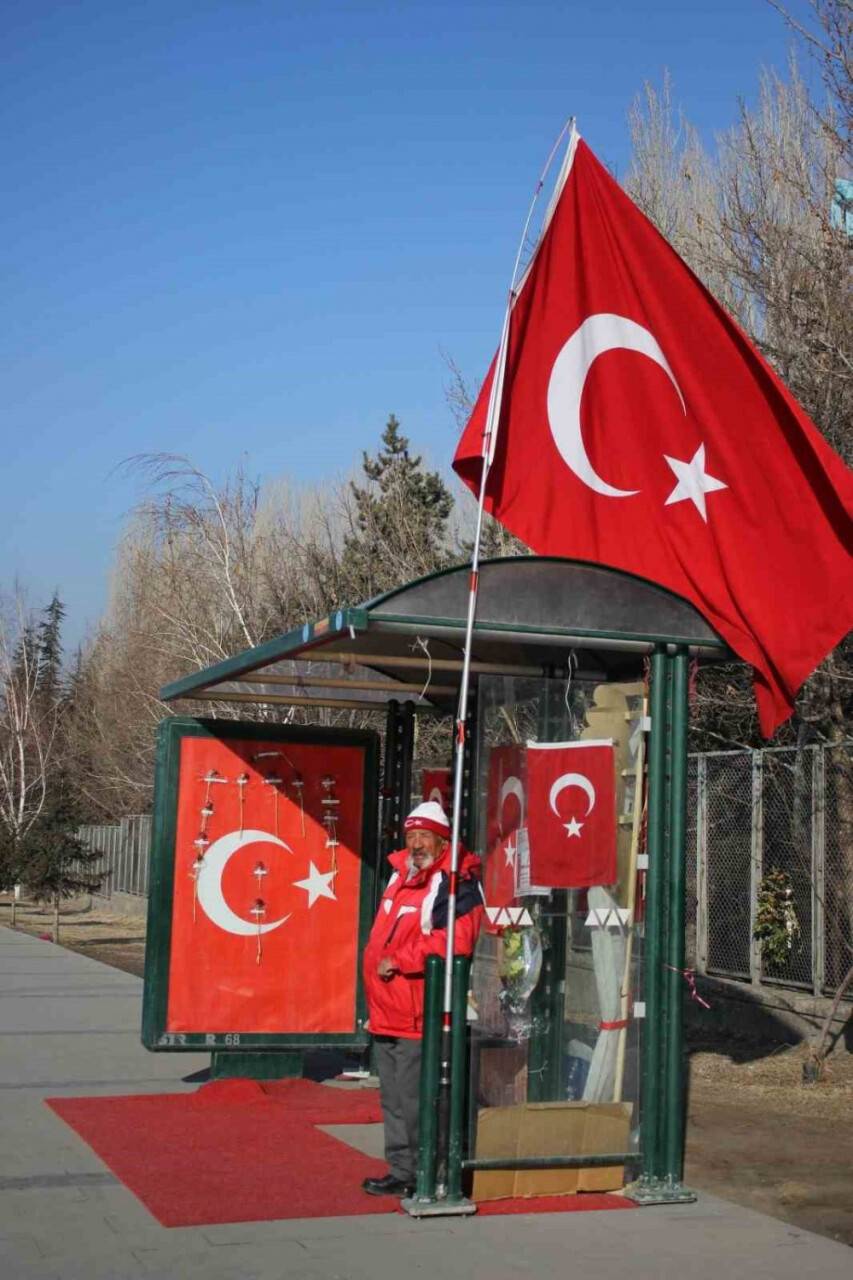 ’Bayrak Dede’ yaşamını yitirdi