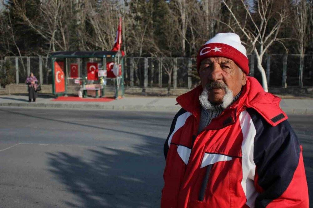 ’Bayrak Dede’ yaşamını yitirdi