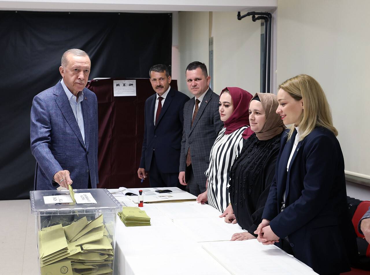 aa-20230514-31137646-31137642-cumhurbaskani-erdogan-oyunu-istanbulda-kullandi-1.jpg