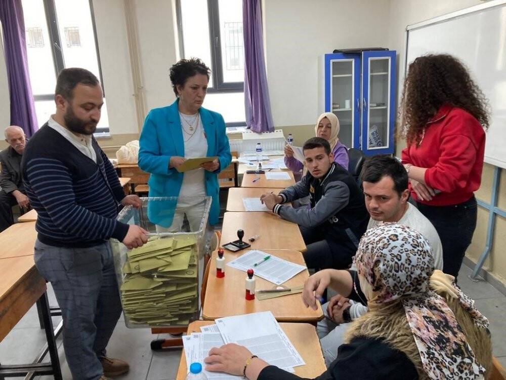 Çanakkale’de sandıklar açılmaya başlandı