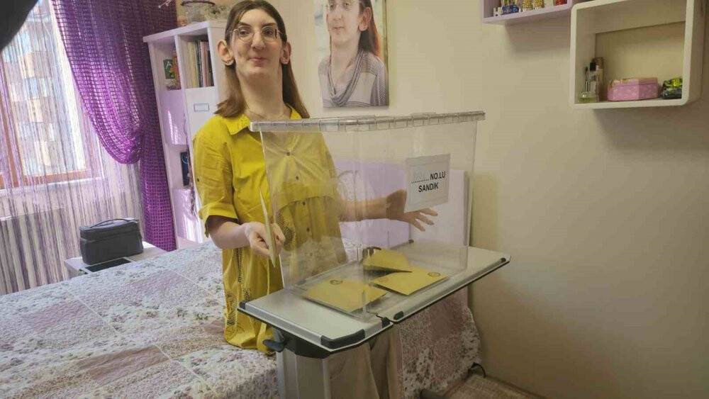 "Dünyanın en uzun boylu kadını" oyunu evinde kullandı