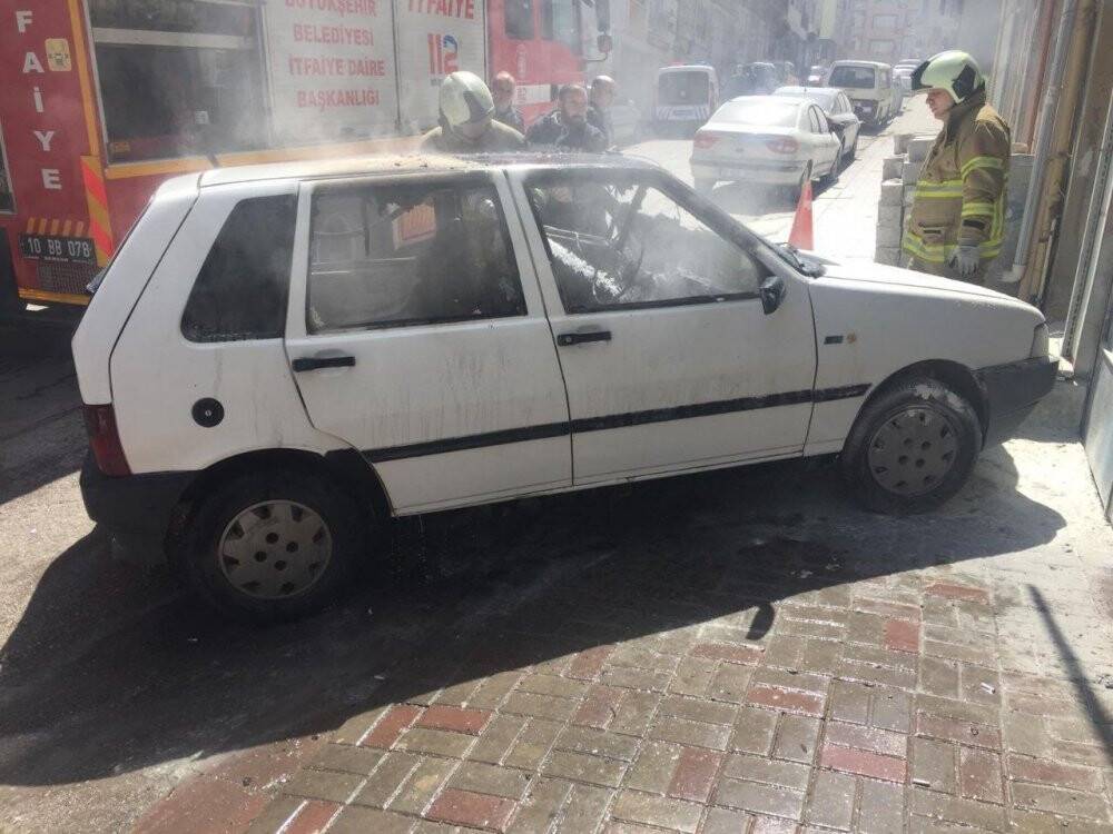 Park halindeki araçta yangın çıktı