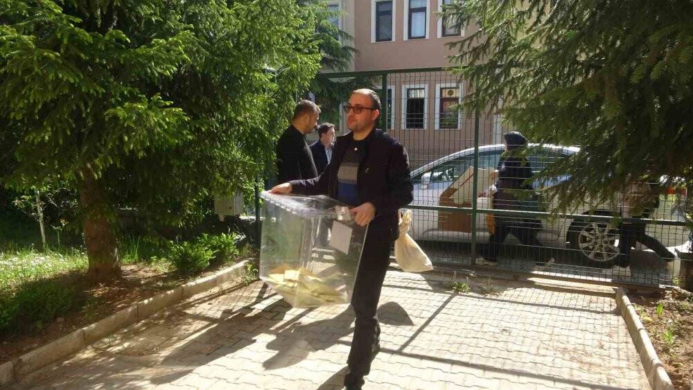 Seyyar sandık, hasta ve engelli vatandaşların ayağına gitti