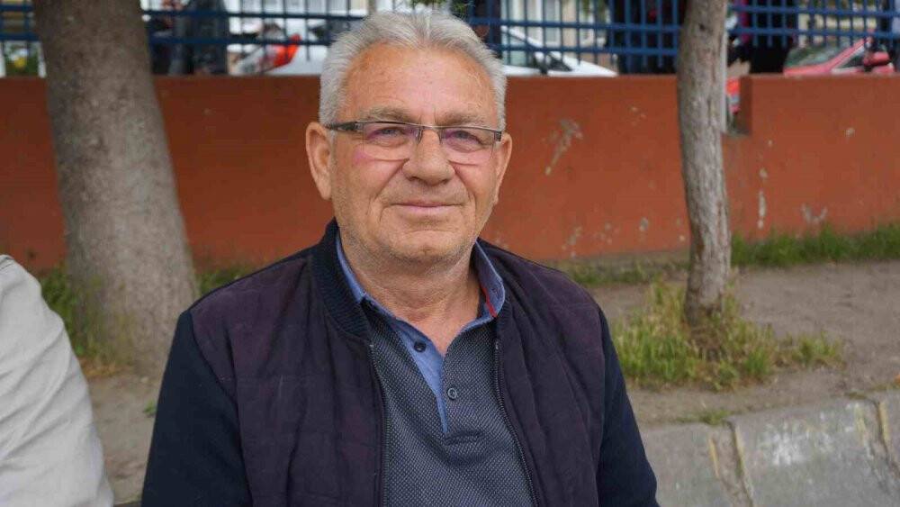 Yavru kediyi annesine kavuşturmak için hayatını hiçe saydı