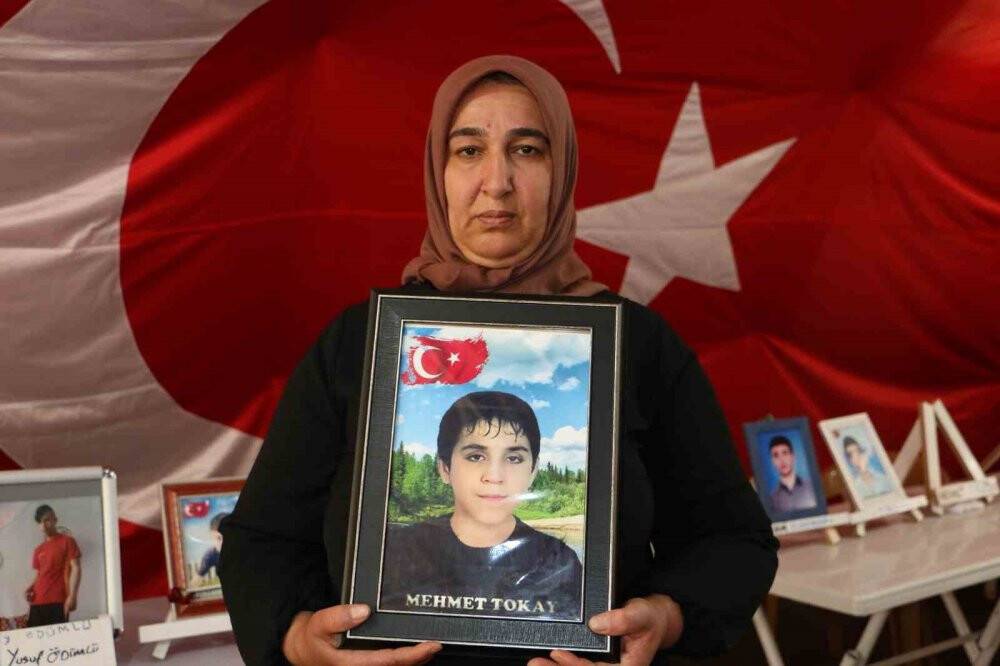 HDP önündeki aileler: “Her teslim olan evlat umut oluyor”