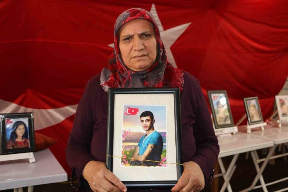 HDP önündeki aileler: “Her teslim olan evlat umut oluyor”