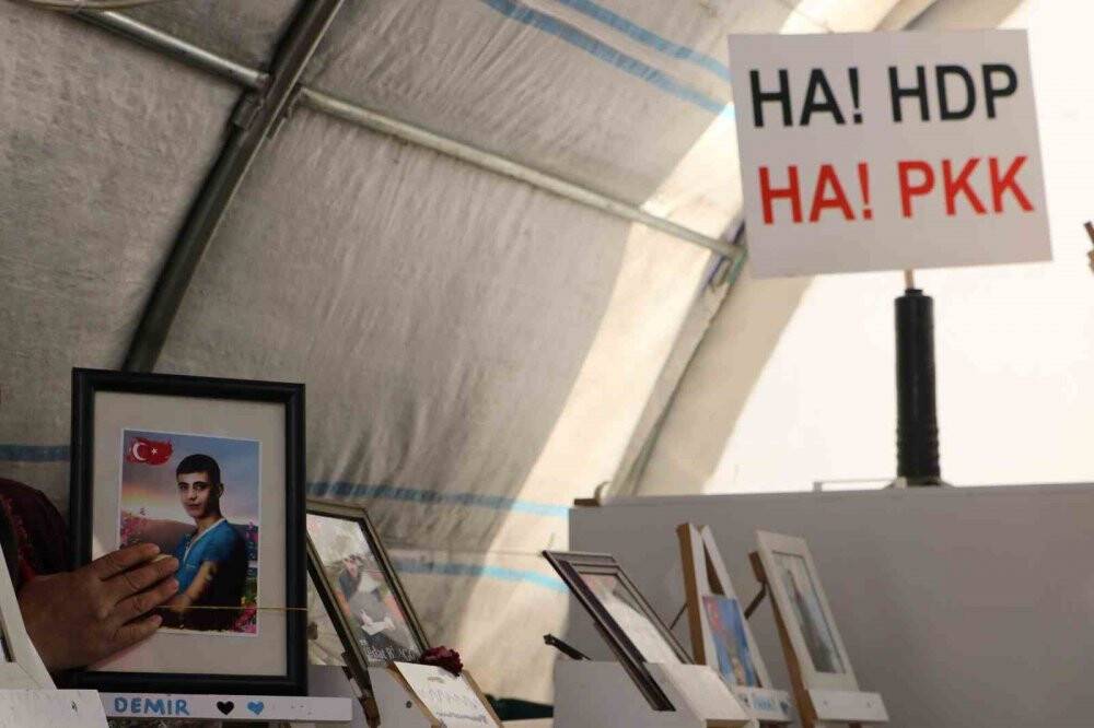 HDP önündeki aileler: “Her teslim olan evlat umut oluyor”