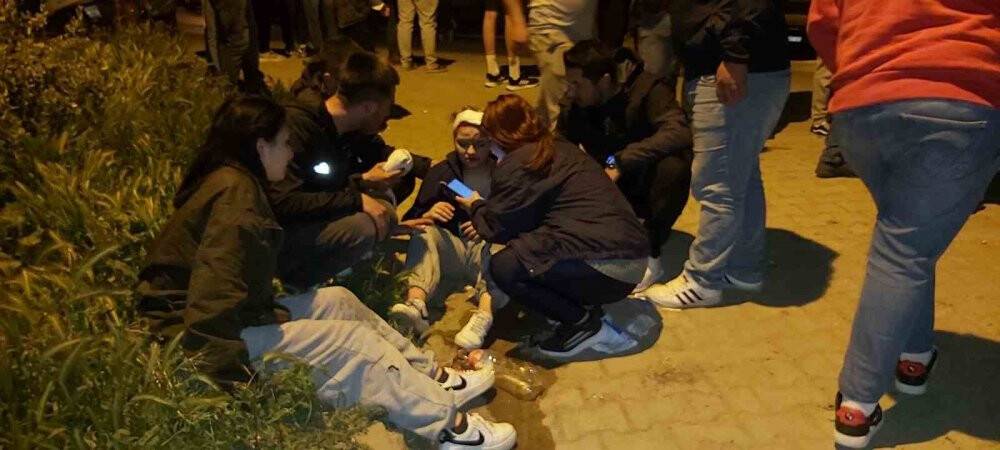 Kontrolden çıkan otomobil beton duvara çarptı: 4 yaralı