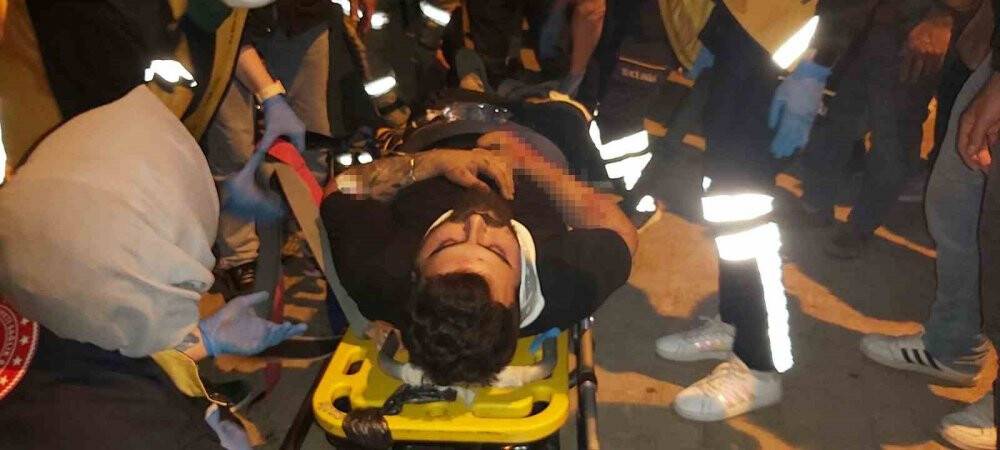 Kontrolden çıkan otomobil beton duvara çarptı: 4 yaralı