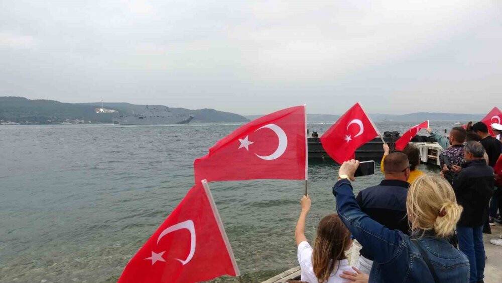 ‘TCG Anadolu’ Çanakkale Boğazı’ndan geçti