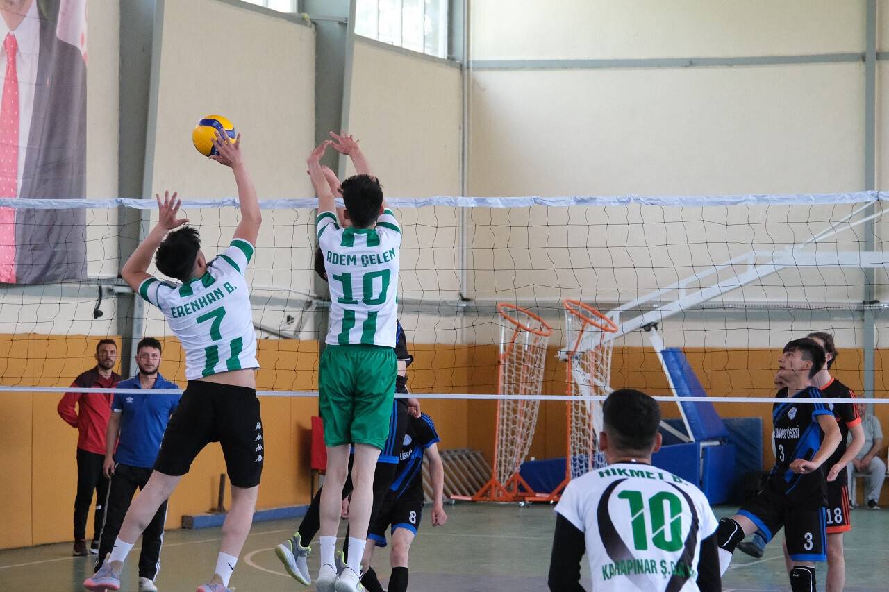 aa-20230517-31159827-31159824-karapinarda-liseler-arasi-voleybol-turnuvasi-final-maci-oynandi.jpg