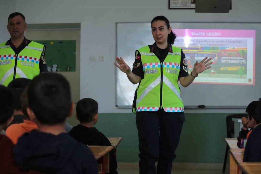 Ders zili bu sefer jandarma ekiplerinin eğitimi için çaldı