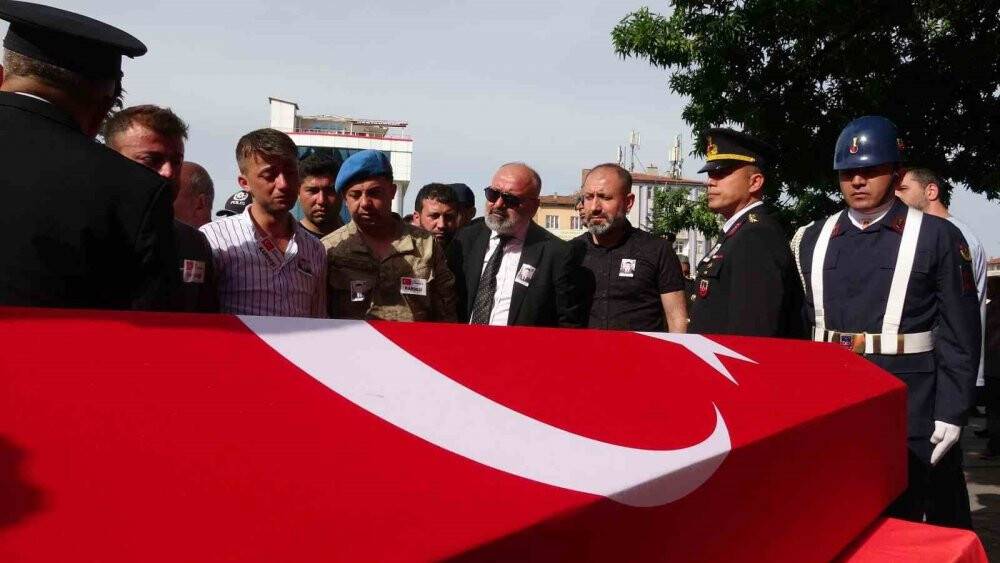 Uzman çavuşlardan şehit kardeşlerine son görev