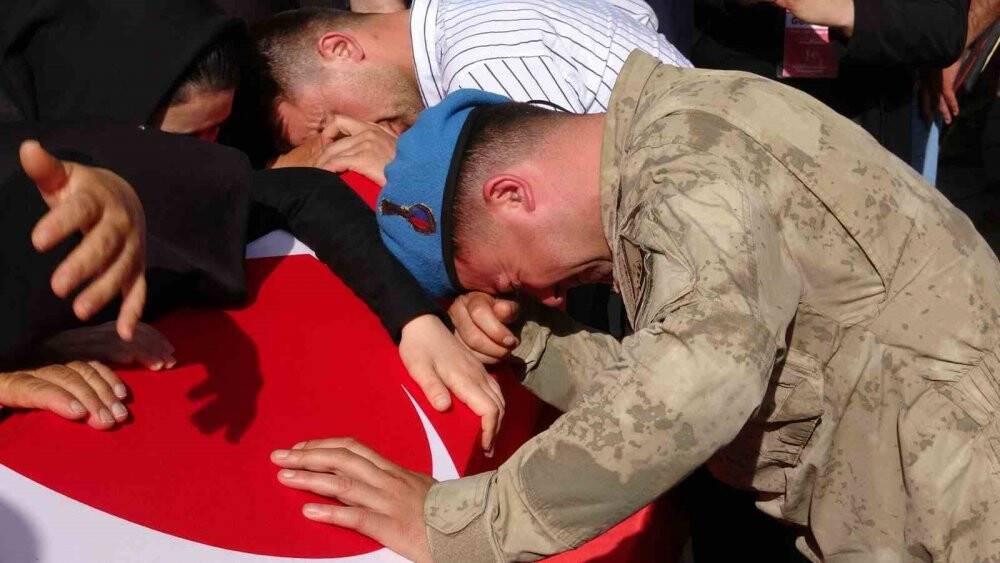 Uzman çavuşlardan şehit kardeşlerine son görev