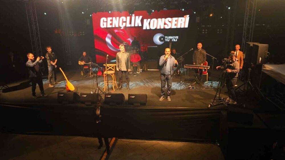 Başkan Altay, Uğur Işılak Konserinde coşkuya ortak oldu