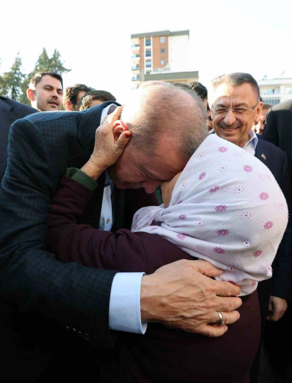 Cumhurbaşkanı Erdoğan’ı evinde ağırlayan Zülfiye nine TOGG’a binince gözyaşlarını tutamadı