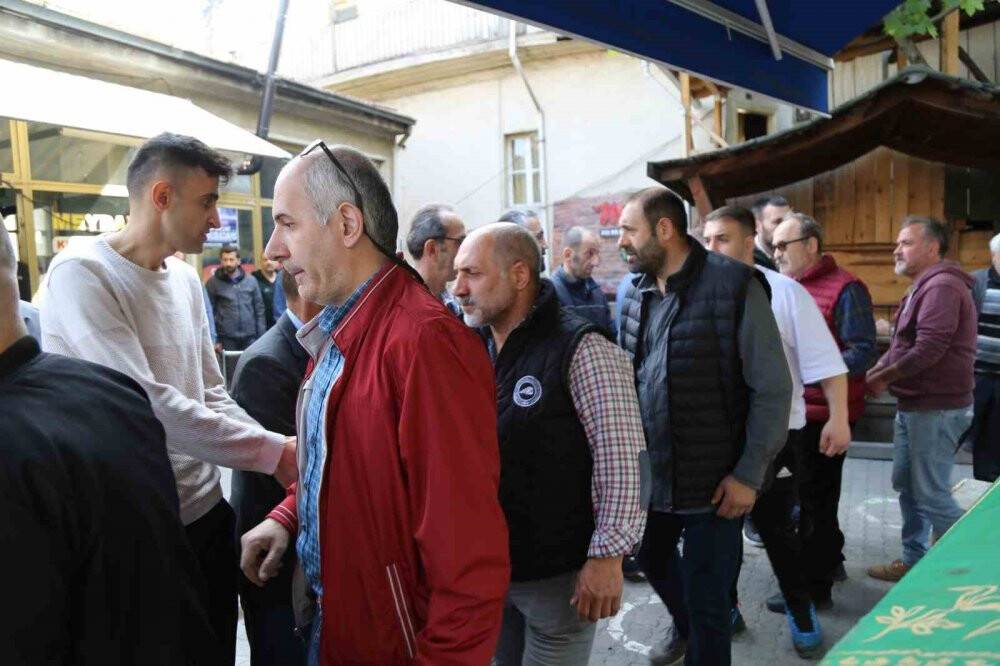 Dünyanın en uzun burunlu insanı toprağa verildi