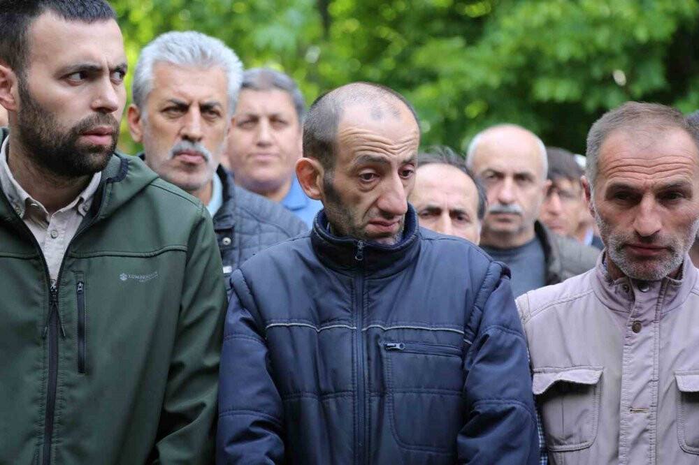 Dünyanın en uzun burunlu insanı toprağa verildi