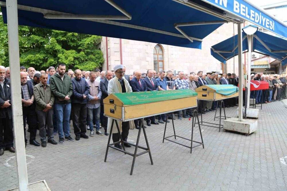 Dünyanın en uzun burunlu insanı toprağa verildi