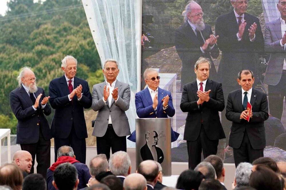 Galatasaray’ın yeni evi Kemerburgaz Metin Oktay Tesisleri’nin temel atma töreni yapıldı