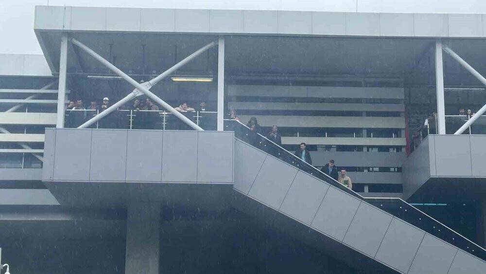 İstanbul’da araç alev alev yandı, İBB itfaiyesi müdahale edemedi