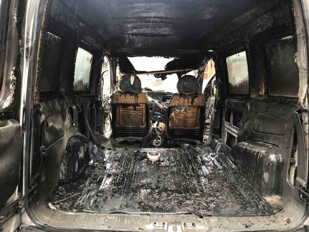 İstanbul’da araç alev alev yandı, İBB itfaiyesi müdahale edemedi