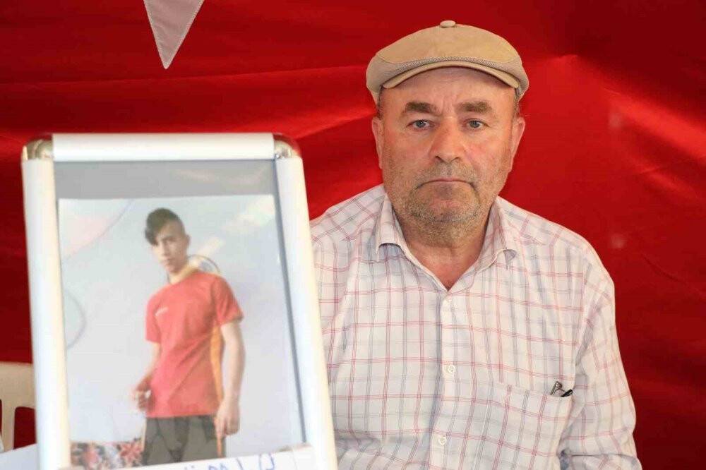 Evlat nöbetindeki baba: Evladımın sesini 10 yıldır duyamıyorum!