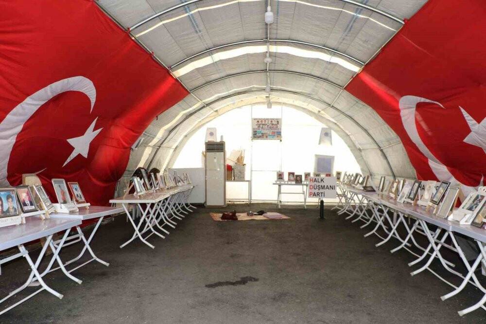 Evlat nöbetindeki baba: Evladımın sesini 10 yıldır duyamıyorum!