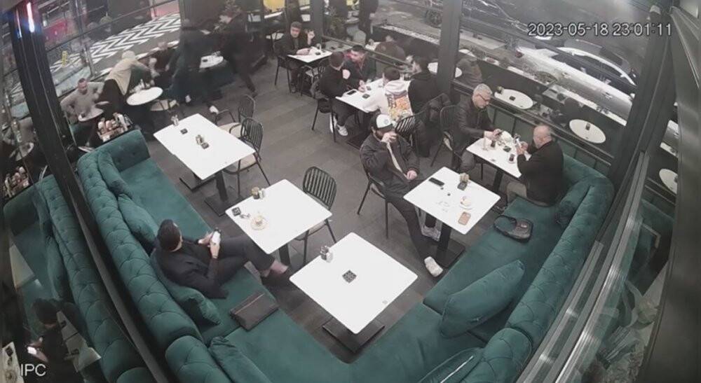 Kafeteryada kurşun yağmuruna tutuldular