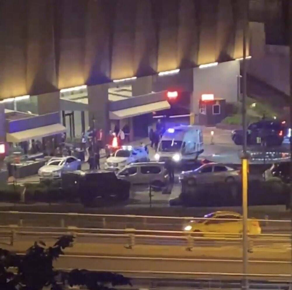 Kafeteryada kurşun yağmuruna tutuldular