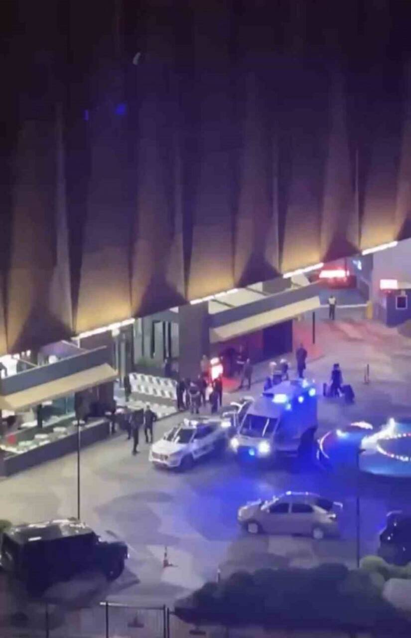 Kafeteryada kurşun yağmuruna tutuldular