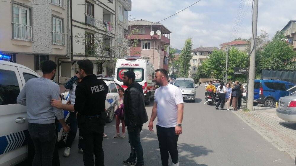 Aniden yola çıkan çocuğa otomobil çarptı