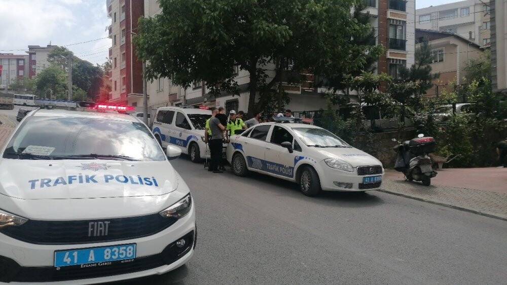 Aniden yola çıkan çocuğa otomobil çarptı