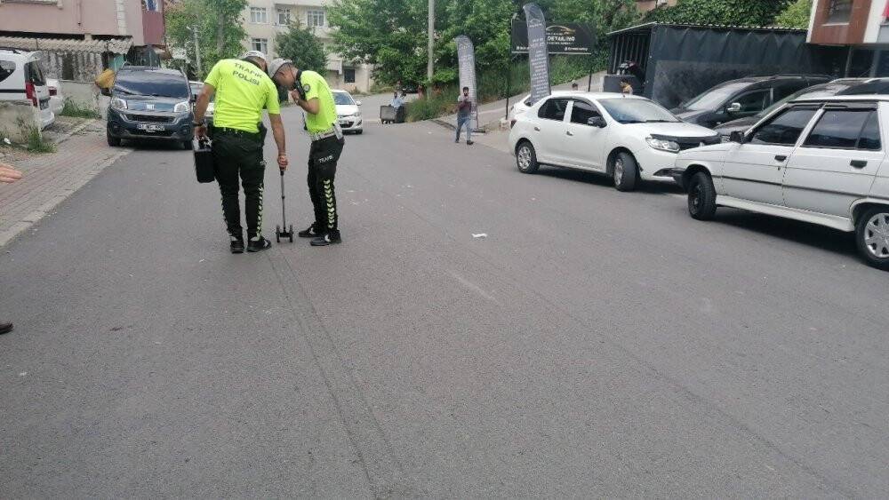 Aniden yola çıkan çocuğa otomobil çarptı