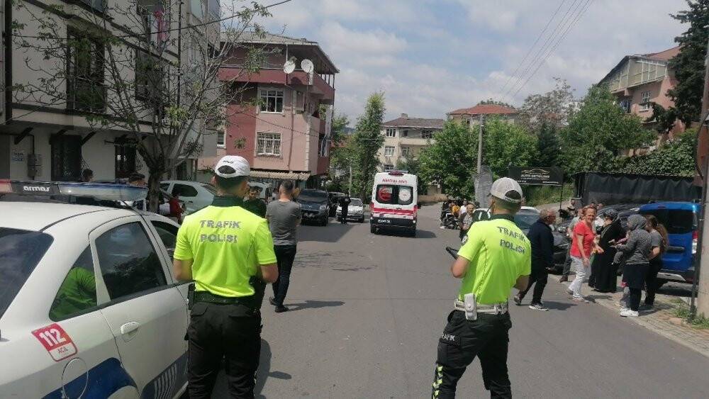 Aniden yola çıkan çocuğa otomobil çarptı