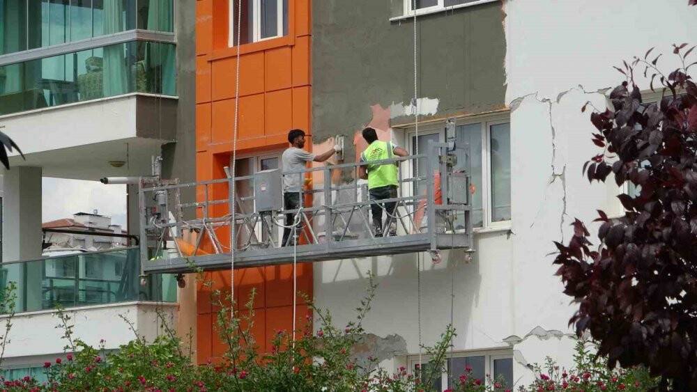 Depremin vurduğu milyonluk dairelerde yıkım için gün sayılıyor