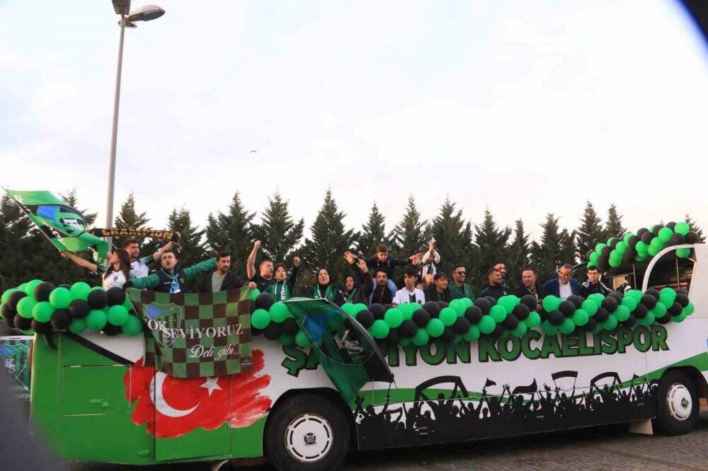Kocaelispor şampiyonluğu coşkuyla kutladı