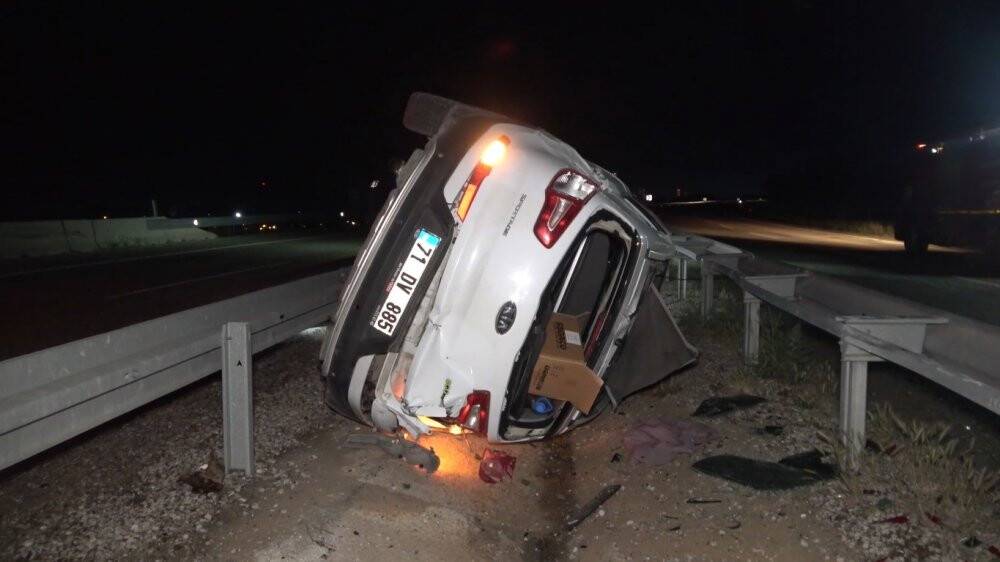 Konya-Kırıkkale yolunda kaza: Metrelerce sürüklenen otomobil hurdaya döndü