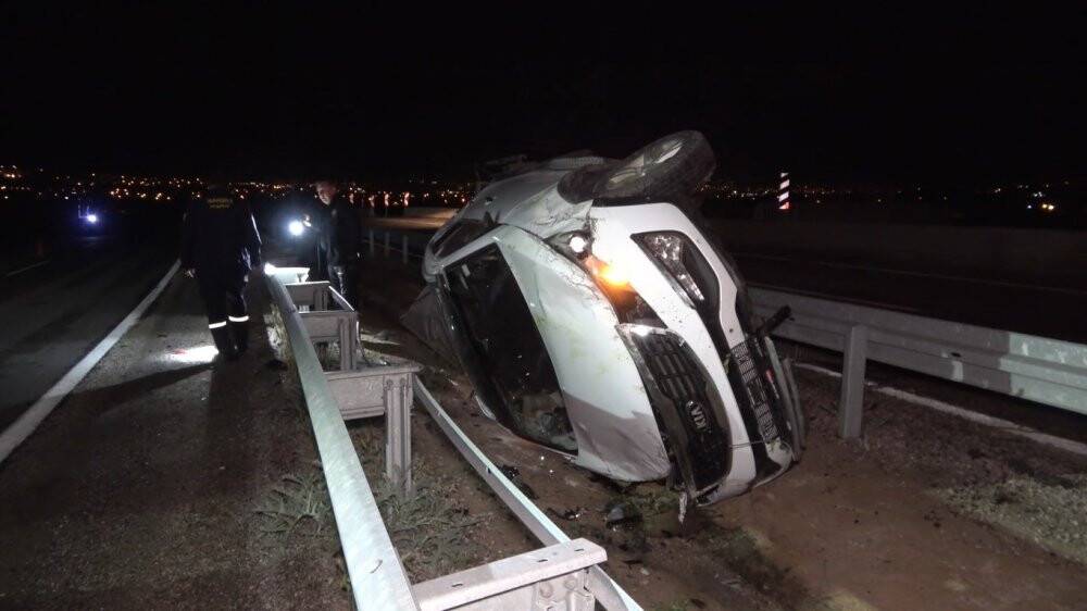 Konya-Kırıkkale yolunda kaza: Metrelerce sürüklenen otomobil hurdaya döndü