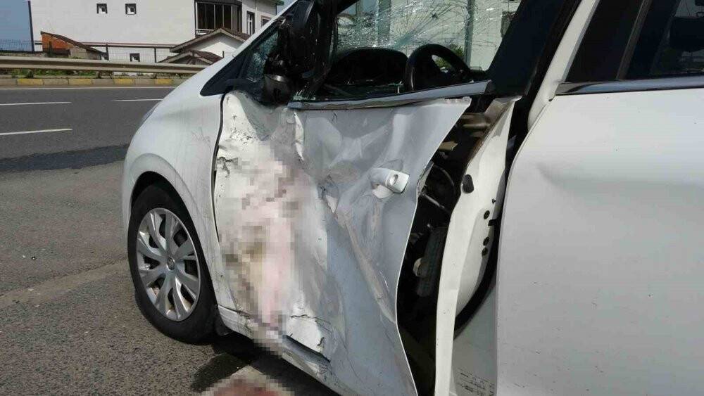 Motosiklet ile otomobil çarpıştı: 2 yaralı