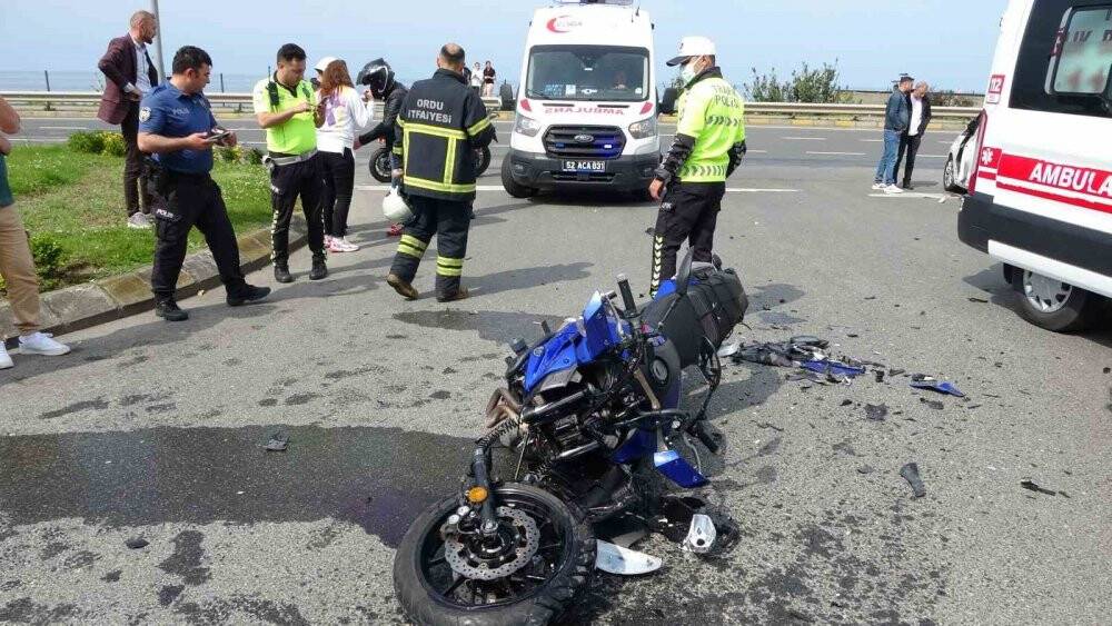 Motosiklet ile otomobil çarpıştı: 2 yaralı