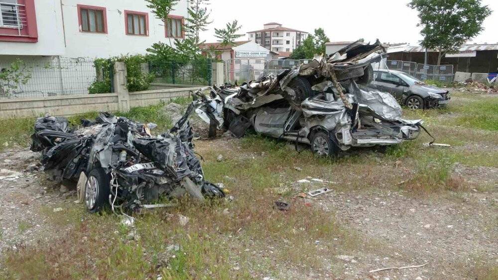 depremde 200 milyon TL değerindeki 245 araç hurdaya döndü