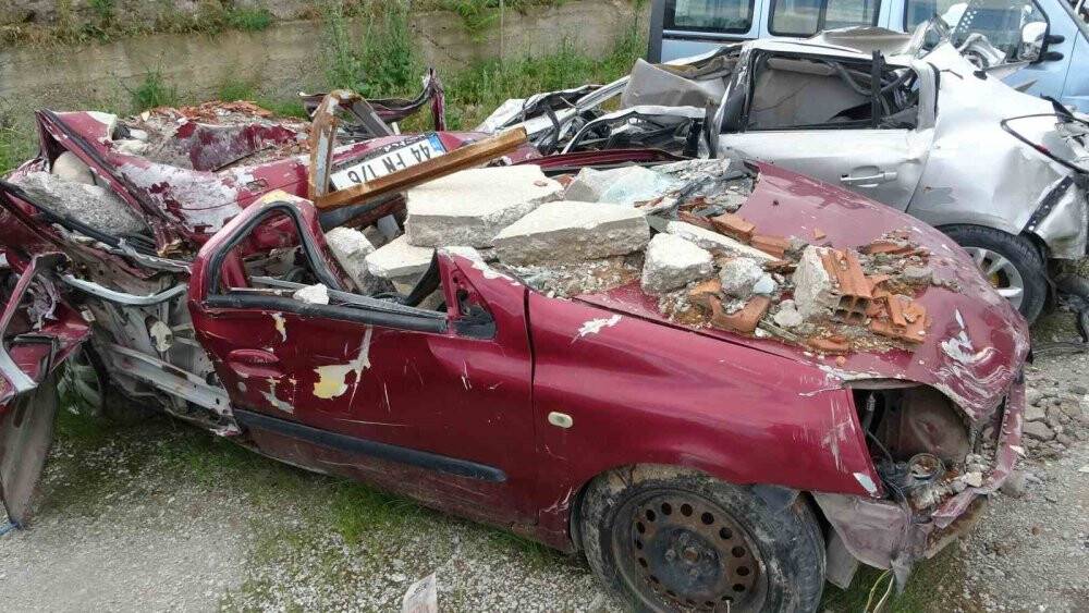 depremde 200 milyon TL değerindeki 245 araç hurdaya döndü