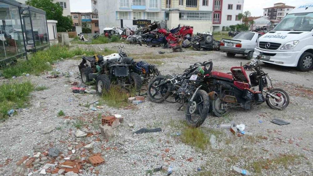 depremde 200 milyon TL değerindeki 245 araç hurdaya döndü