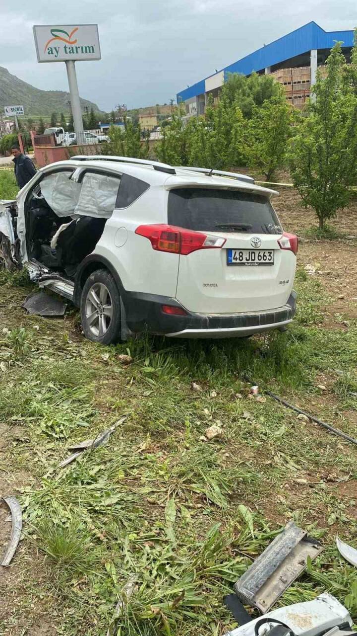 Konya-Isparta yolunda  iki otomobil çarpıştı: 1 ölü, 4 yaralı