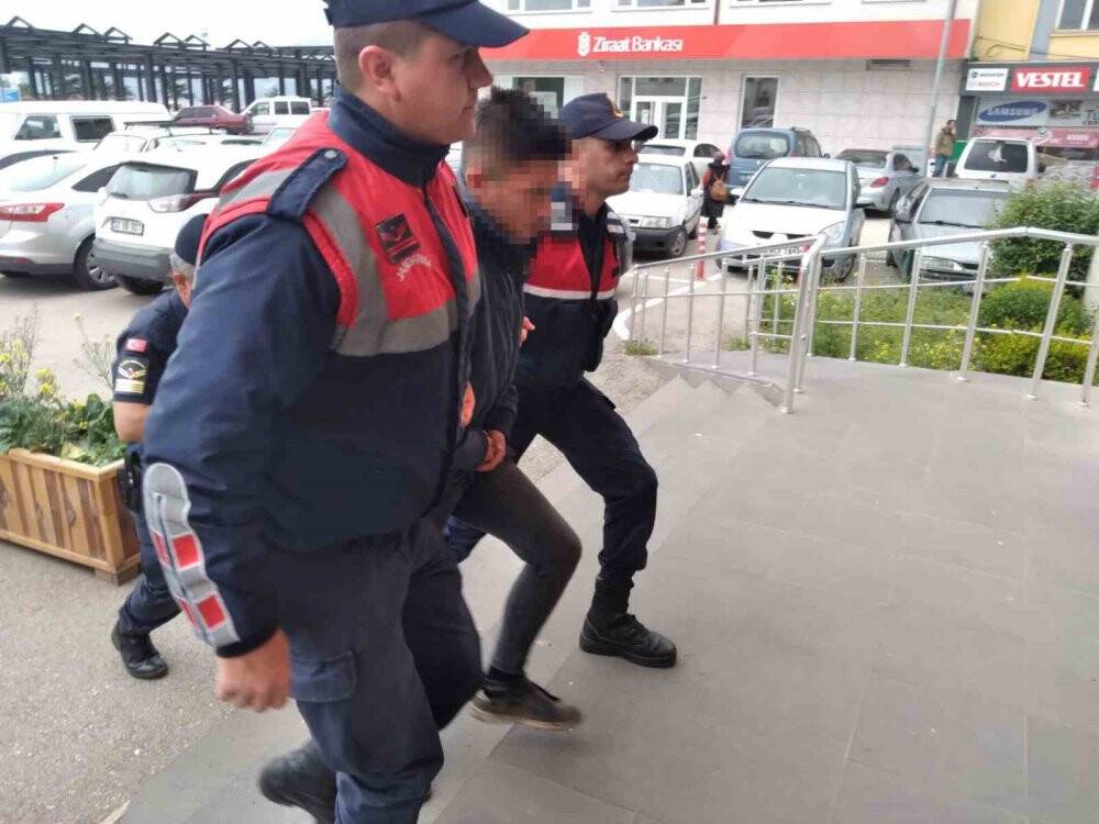 Şakalaştığı arkadaşını av tüfeğiyle kazaen öldüren genç tutuklandı