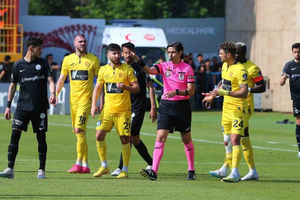 Ümraniyespor resmen düştü