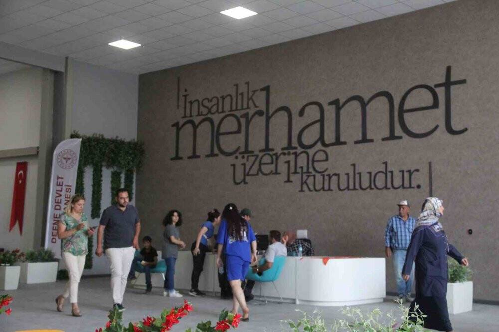 2 ayda tamamlanan Defne Devlet Hastanesi’nde hasta yoğunluğu